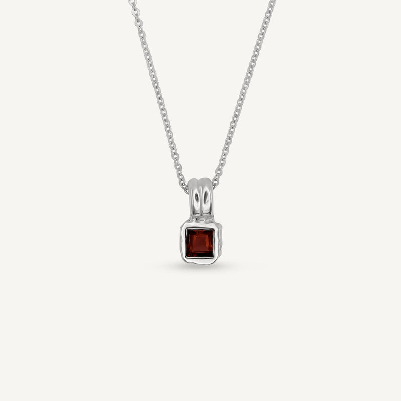 Lys Garnet Mini Silver Necklace