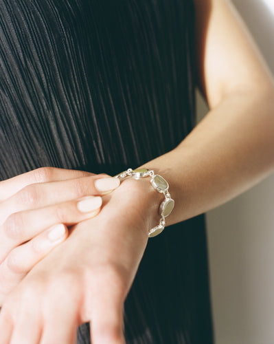 SIMONE moving bracelet handcrafted in silver featuring a piece of ethically sourced highland horn | statement silver jewellery where roughness and refinement coexist | handcrafted in London from 100% recycled silver