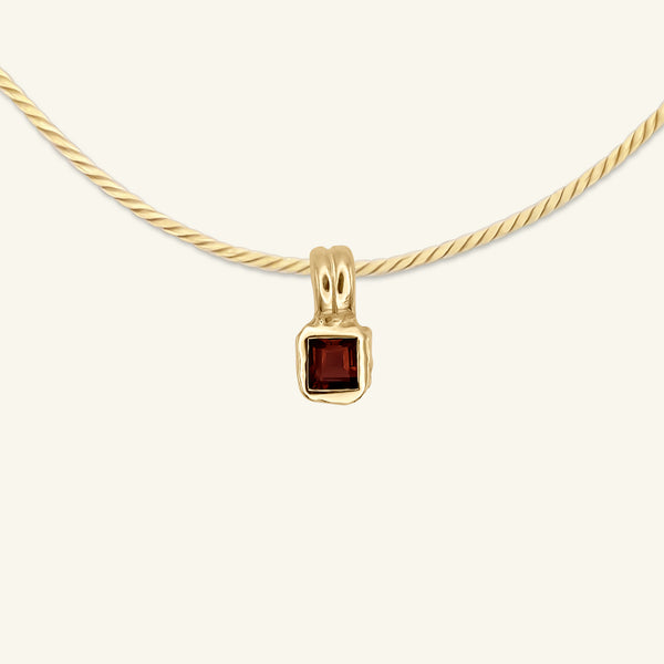 Lys Garnet Solitaire 14ct Yellow Gold Pendant