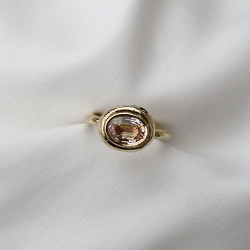 18ct Yellow Gold Peach Sapphire Rubover Chunky Bespoke Engagement Ring | Bespoke engagement rings available in 9ct, 14ct, 18ct gold and platinum | Crafted from 100% recycled metals in south London with the philosophy that roughness and refinement can coexist